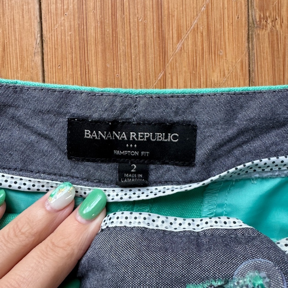 Banana Republic Vibrant Green Women's Shorts - Picture 2 of 3